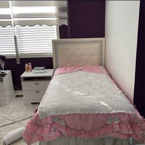 Twin size pink quilt set